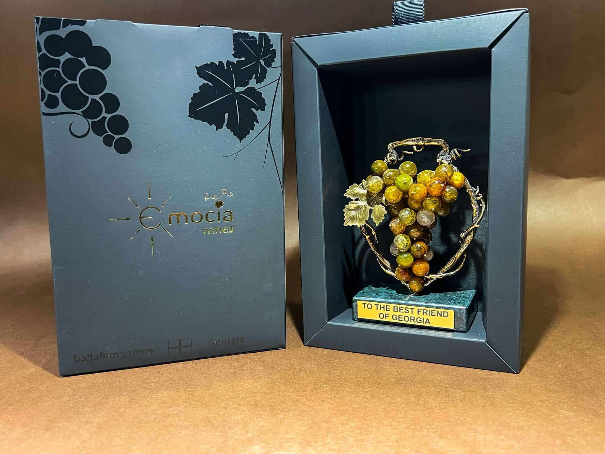 Bronze souvenir "Kvevri and Grapes" (Premium)