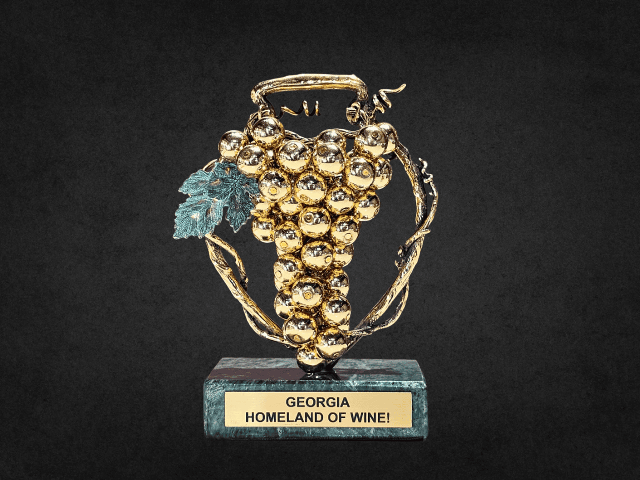 ბრინჯაოს სუვენირი "ქვევრი და ოქროს მტევანი პრემიუმი"