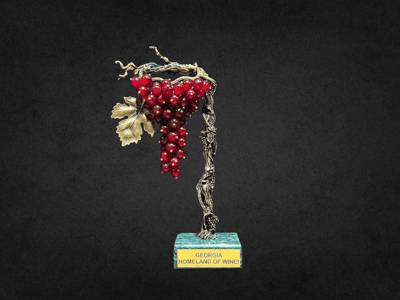 ბრინჯაოს სუვენირი "ვაზი და ყურძნის მტევანი ჩხავერი"