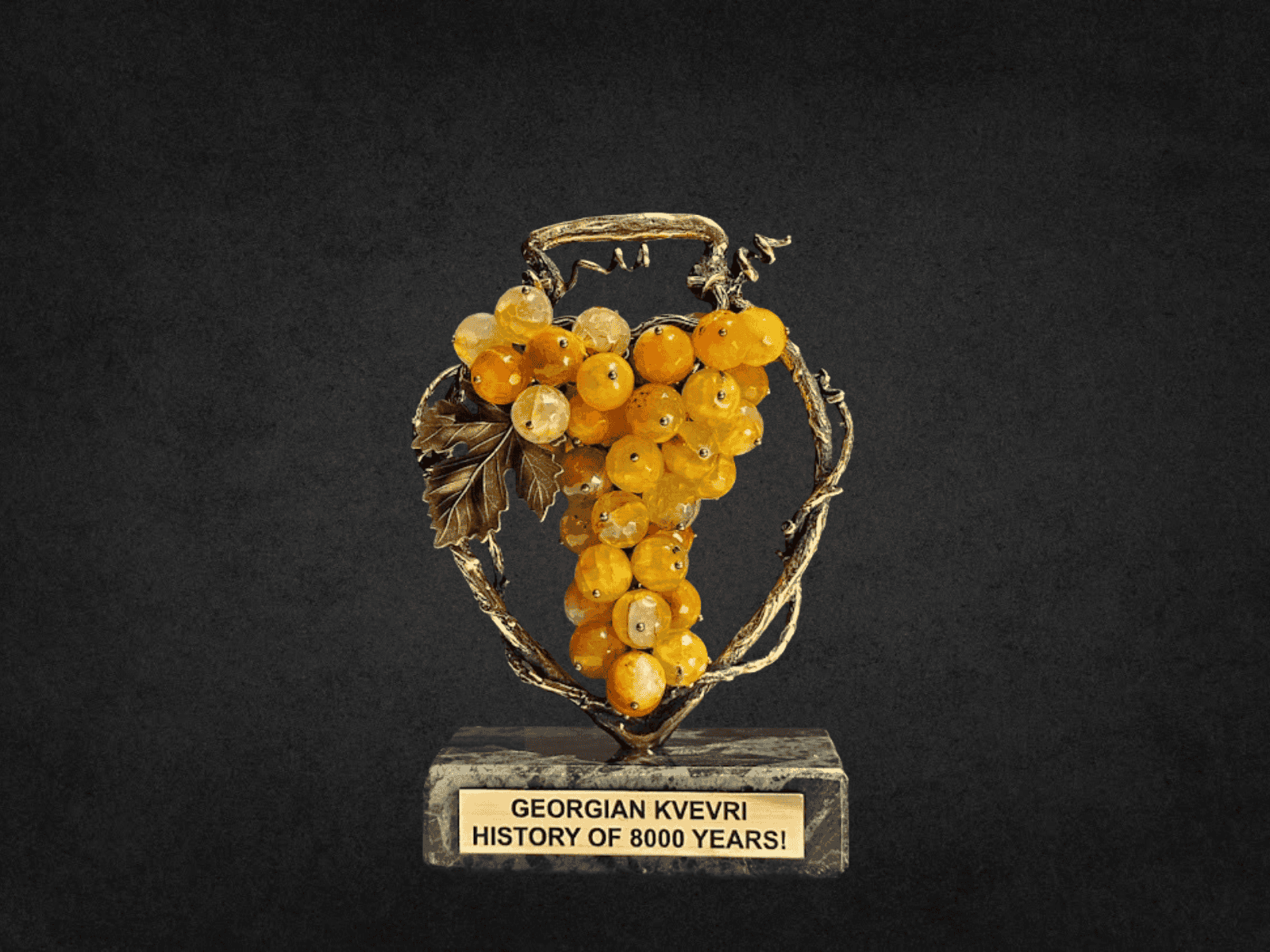 ბრინჯაოს სუვენირი "ქვევრი და ყურძნის მტევანი"