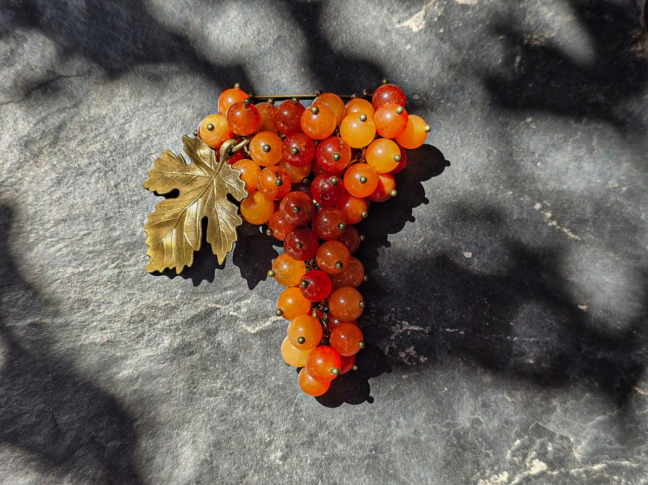 Bronze souvenir "Kvevri and Gold Grapes Premium"